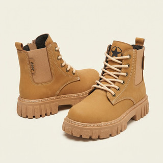 نمای پشت نیم بوت کاپشنی کرم مشکی طرح UGG